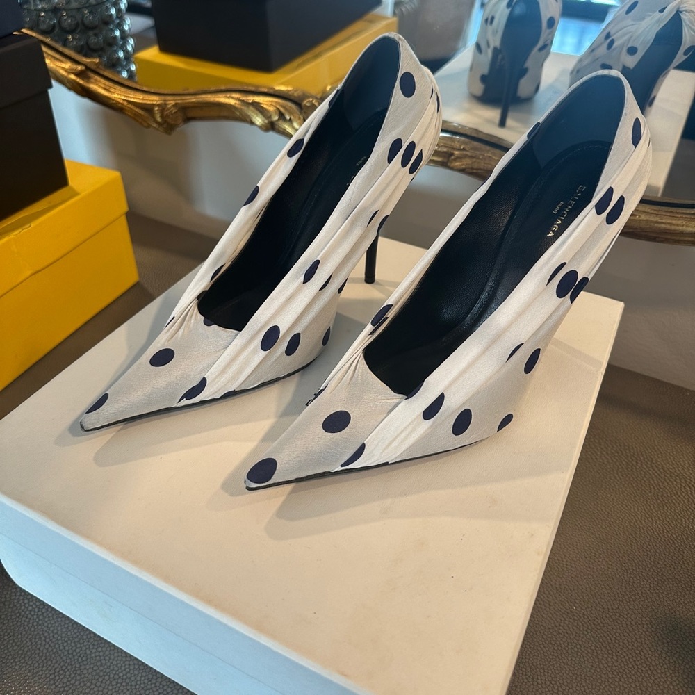 BALENCIAGA POLKA DOT HEEL NAVY& WHITE